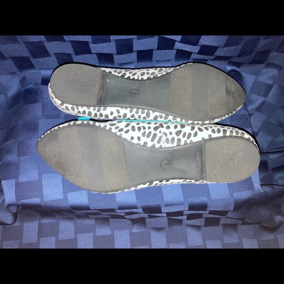 Women's Leopard Print Flats - Picture 5 of 5